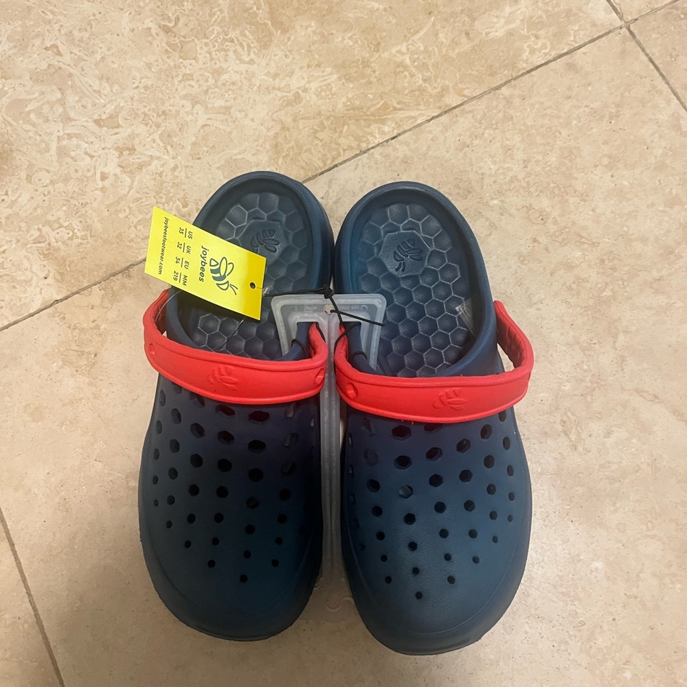 Joybees style crocs size 3 brand new